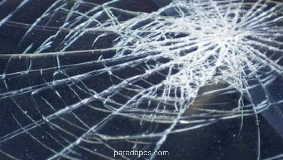 Truk Trailer Terguling di Tol JORR Cikunir, Akses ke Layang MBZ dan Cikampek Tertutup