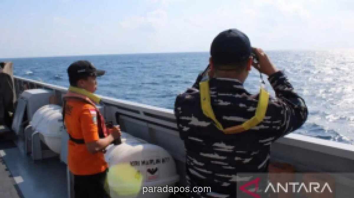 KRI Marlin-877 Dikerahkan Cari 16 Korban Tenggelamnya Kapal Penumpang di Laut Flores