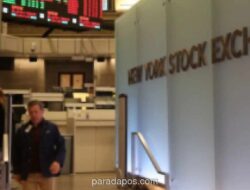Wall Street Ditutup Menguat Tipis, Debut SK Hynix di Nasdaq Dongkrak Sektor AI