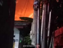 Kebakaran Pabrik Bingkai di Duren Sawit, 90 Personel Damkar Dikerahkan