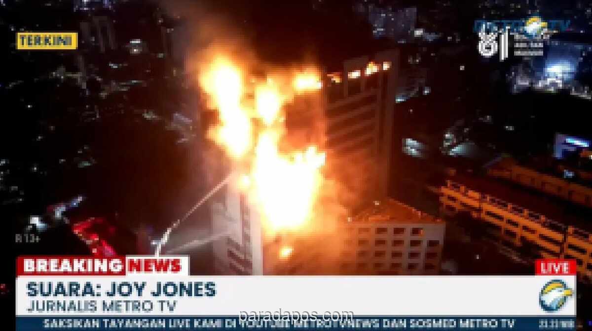 Kebakaran Hebat Landa Gedung Bapenda DKI Jakarta, Ratusan Petugas Damkar Dikerahkan