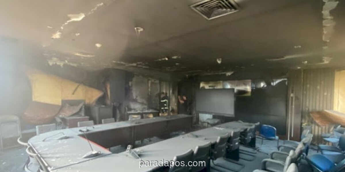 Pegawai Outsourcing di Diskominfo Kukar Bakar Ruang Rapat Kantor Gegara Stiker Wajahnya Dijadikan Bahan Bullying Rekan Kerja, Kerugian Capai Rp2 Miliar