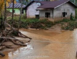 Banjir Tanggul Jebol di Tapanuli Tengah, 150 Jiwa Mengungsi