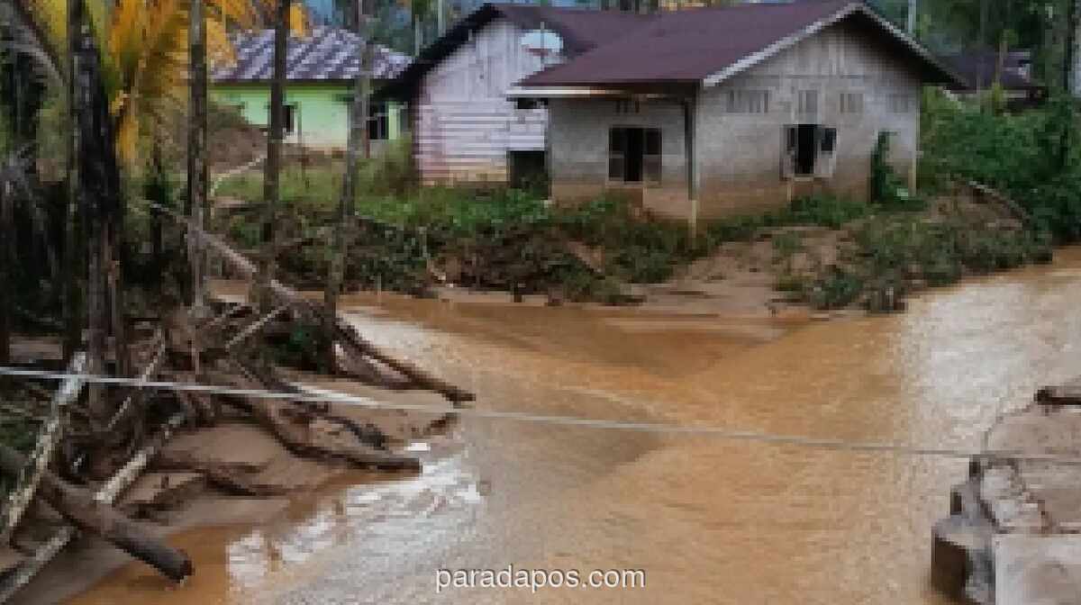 Banjir Tanggul Jebol di Tapanuli Tengah, 150 Jiwa Mengungsi