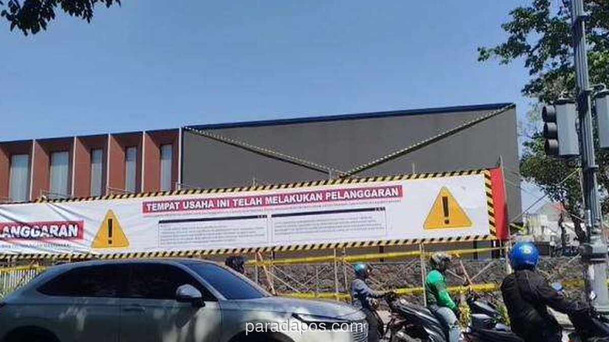 Satpol PP Bandung Segel Videotron SixNine Padel, Pemilik Wajib Tanam 1.000 Pohon dan Bayar Denda Rp100 Juta