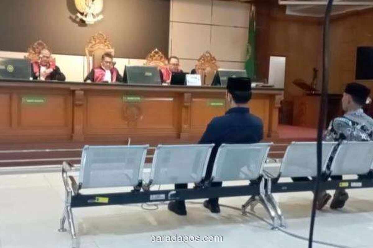 Bupati Bekasi Nonaktif Ade Kuswara Dituntut 7 Tahun Penjara atas Dugaan Suap Rp12,4 Miliar