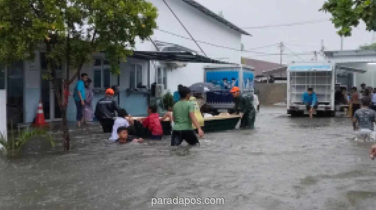 Banjir Terjang Tiga Kecamatan di Kota Padang, Ratusan Warga Dievakuasi