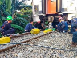 KA Putri Deli Anjlok Usai Tabrakan dengan Truk di Perlintasan Tanpa Penjaga, Seluruh Penumpang Selamat