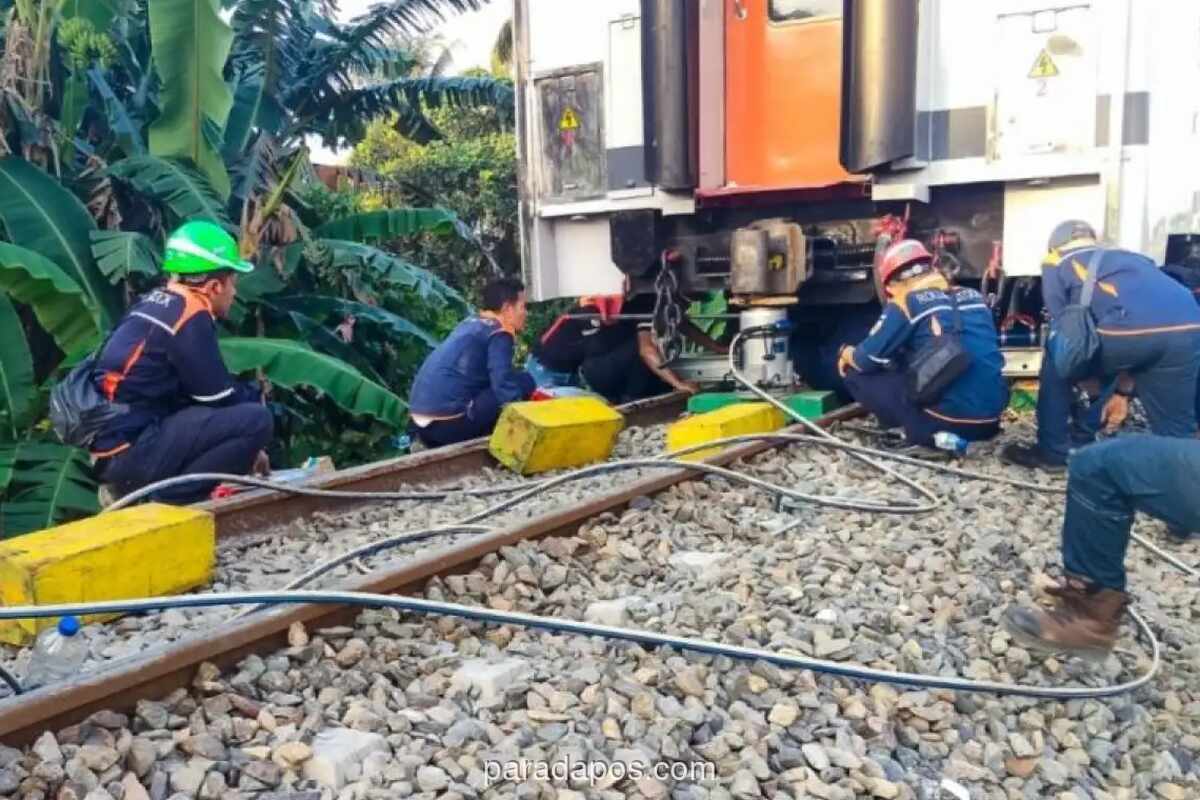 KA Putri Deli Anjlok Usai Tabrakan dengan Truk di Perlintasan Tanpa Penjaga, Seluruh Penumpang Selamat