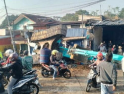 Truk Fuso Angkut Ekskavator Tabrak Pikap di Cianjur-Puncak, Dua Tewas dan Empat Luka