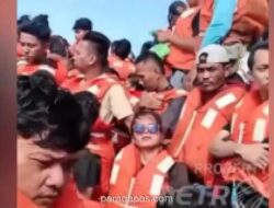 Kebakaran KMP Mutiara Sentosa 2 di Perairan Sumenep, Puluhan Penumpang Masih Menunggu Evakuasi