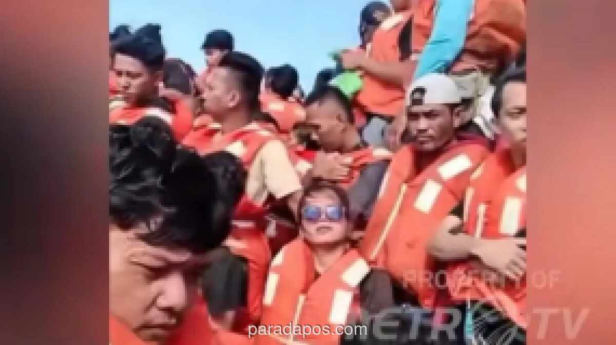 Kebakaran KMP Mutiara Sentosa 2 di Perairan Sumenep, Puluhan Penumpang Masih Menunggu Evakuasi