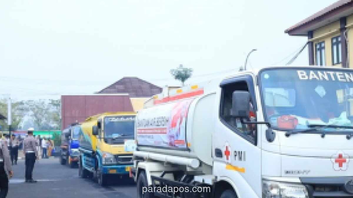 Polda Banten Salurkan 502.000 Liter Air Bersih untuk Enam Kecamatan di Serang yang Terdampak Kekeringan