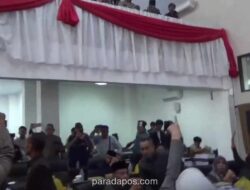 Rapat Paripurna DPRD Gowa Ricuh, Massa Pendukung Bupati Dikeluarkan dari Ruang Sidang