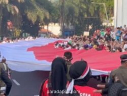 Ribuan Warga Padati Jalan Kota Bogor Saksikan Kirab Bendera Merah Putih Raksasa 100 Meter