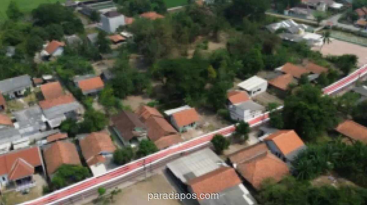 Warga Bekasi Bentangkan Bendera Merah Putih Raksasa 500 Meter Sambut HUT ke-81 RI