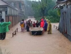 Banjir Rendam Tiga Kecamatan di Kota Padang, Tim Gabungan Evakuasi Warga