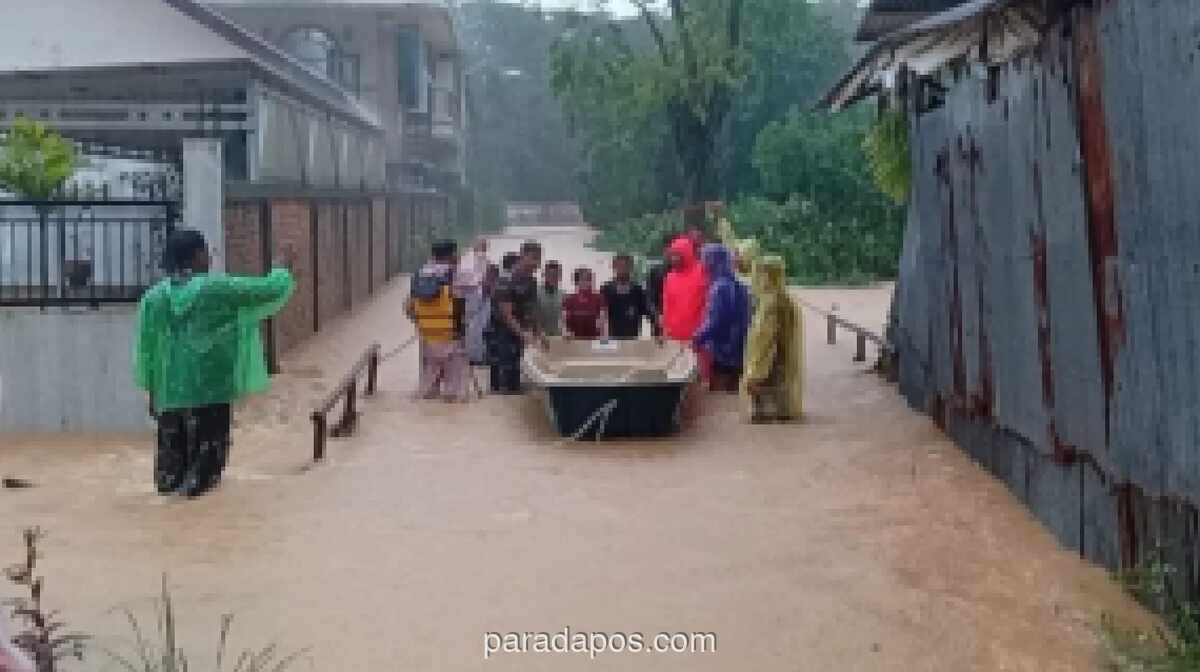 Banjir Rendam Tiga Kecamatan di Kota Padang, Tim Gabungan Evakuasi Warga